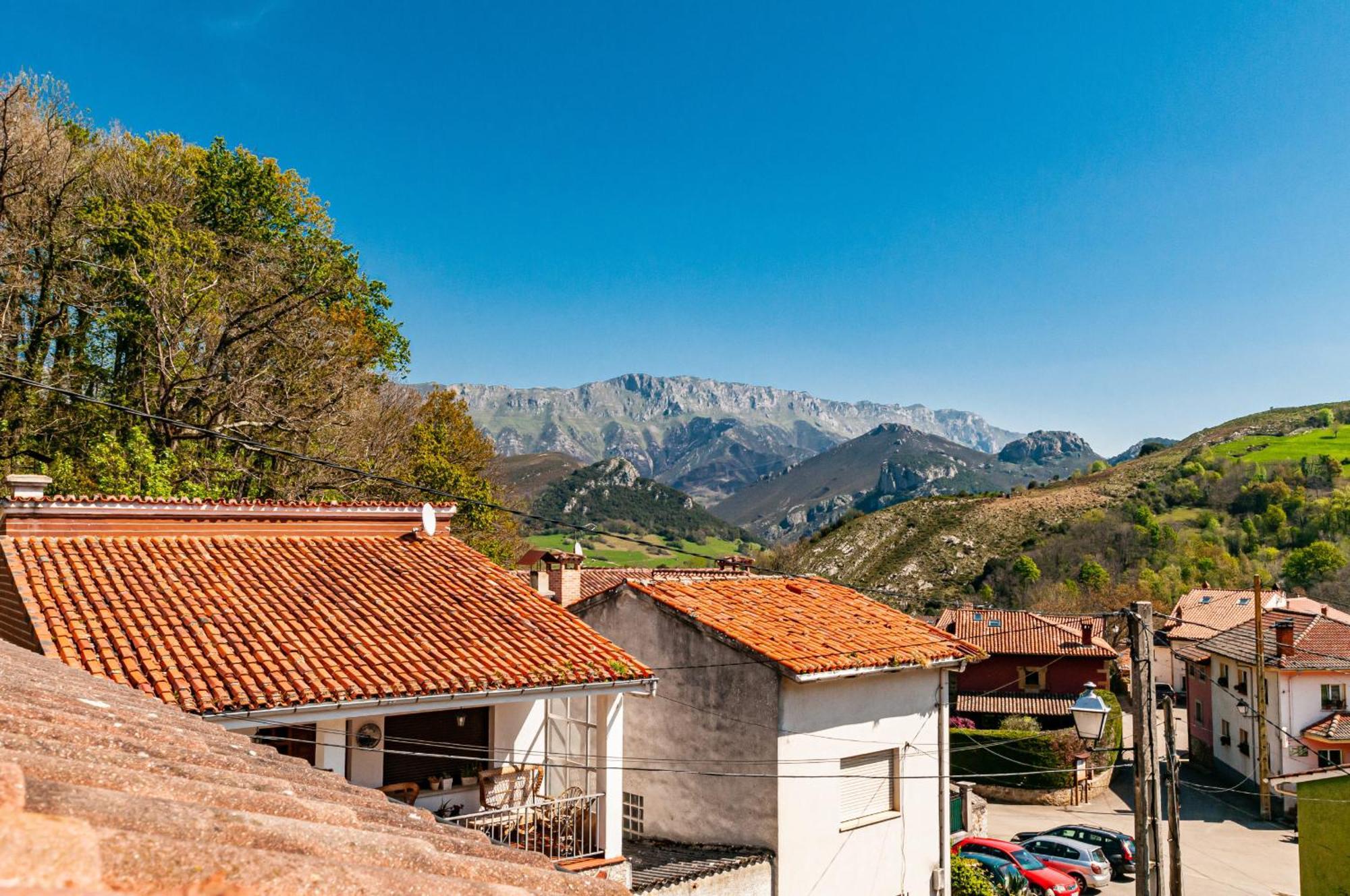 Apartamentos La Regoria Arenas De Cabrales Exterior photo