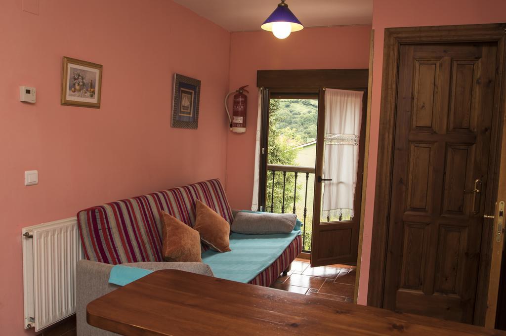 Apartamentos La Regoria Arenas De Cabrales Exterior photo